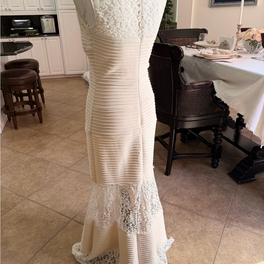 Tadashi Shoji Cream Lace I’M MOVING, MAKE YOUR OFFER! EVERYTHING MUST GO - Picture 5 of 7